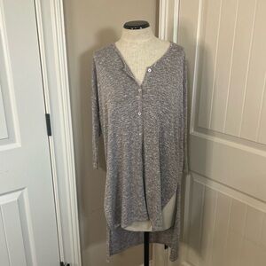 Bobeau Tan/Beige Print VNeck Cardigan. Great layering piece! Size Medium.